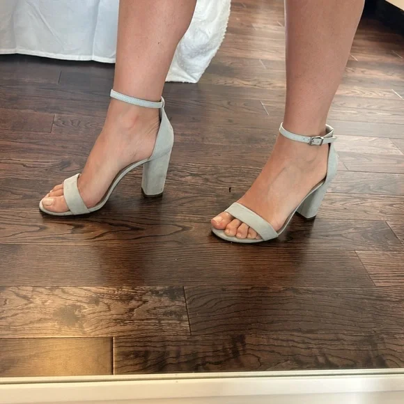 Heels - Picture 3 of 7